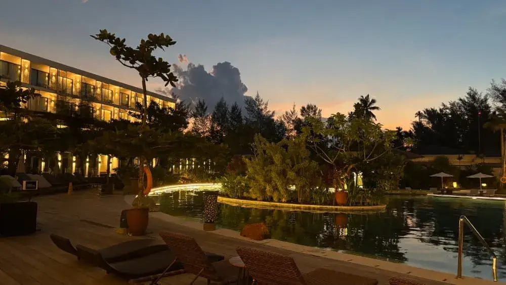 ビンタン島おすすめホテル「フォーポイントバイシェラトンビンタン」のプールサイド