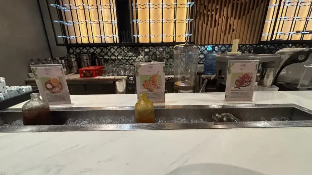 「フォーポイントバイシェラトンビンタン」の朝食：フレッシュジュースやスムージー2