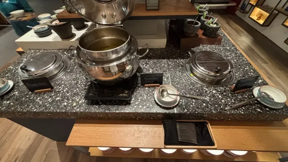 「フォーポイントバイシェラトンビンタン」の朝食：ホットミール類3