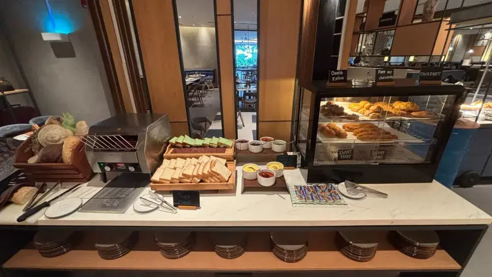 「フォーポイントバイシェラトンビンタン」の朝食：デニッシュ類