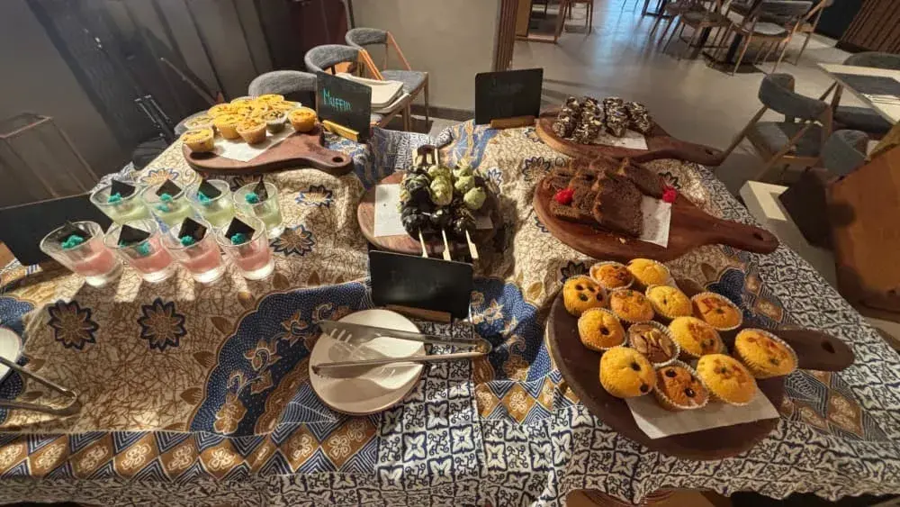 「フォーポイントバイシェラトンビンタン」の朝食：デザート類