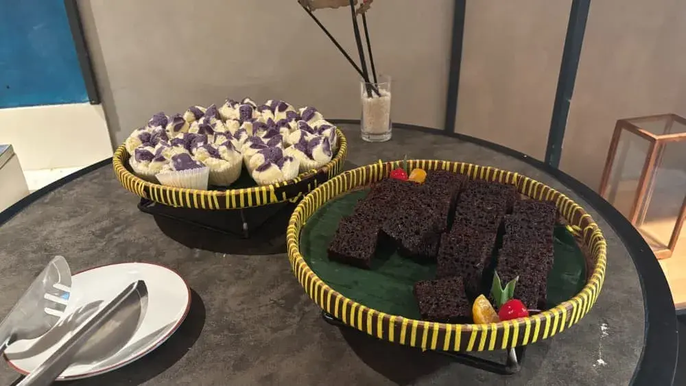 「フォーポイントバイシェラトンビンタン」の朝食：ケーキ類