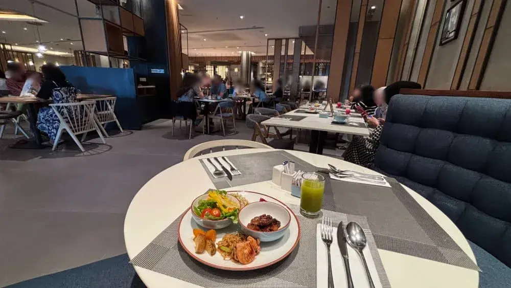 朝食会場、インサイド席の内装