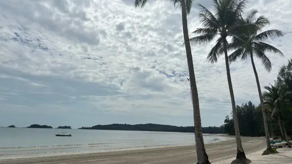 ビンタン島おすすめホテル「フォーポイントバイシェラトンビンタン」のプライベートビーチ