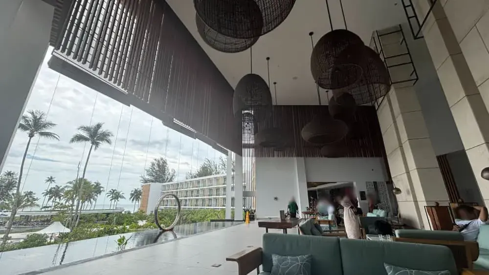 ビンタン島おすすめホテル「フォーポイントバイシェラトンビンタン」のエントランス