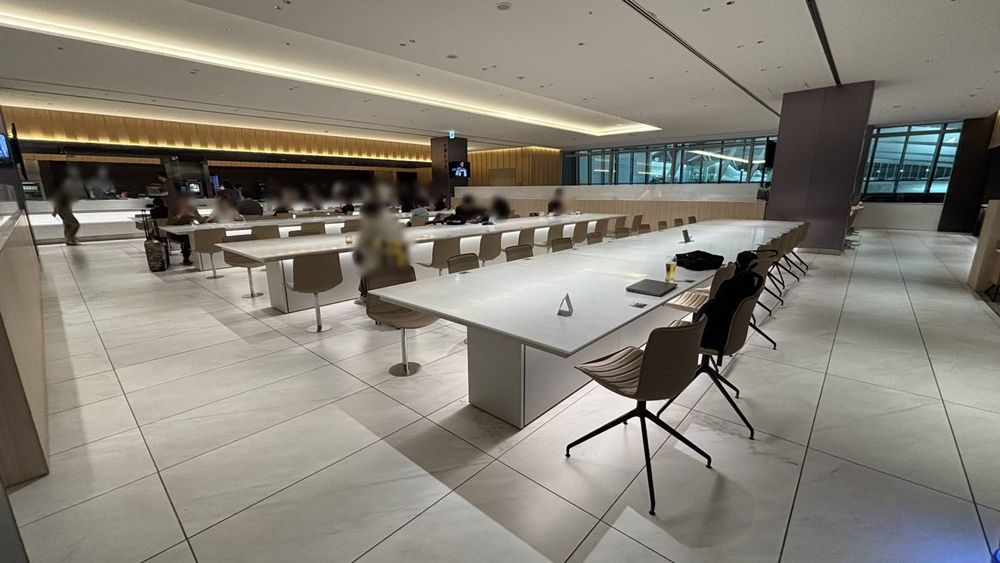 ANAラウンジ羽田空港 国際線：ダイニングテーブル席