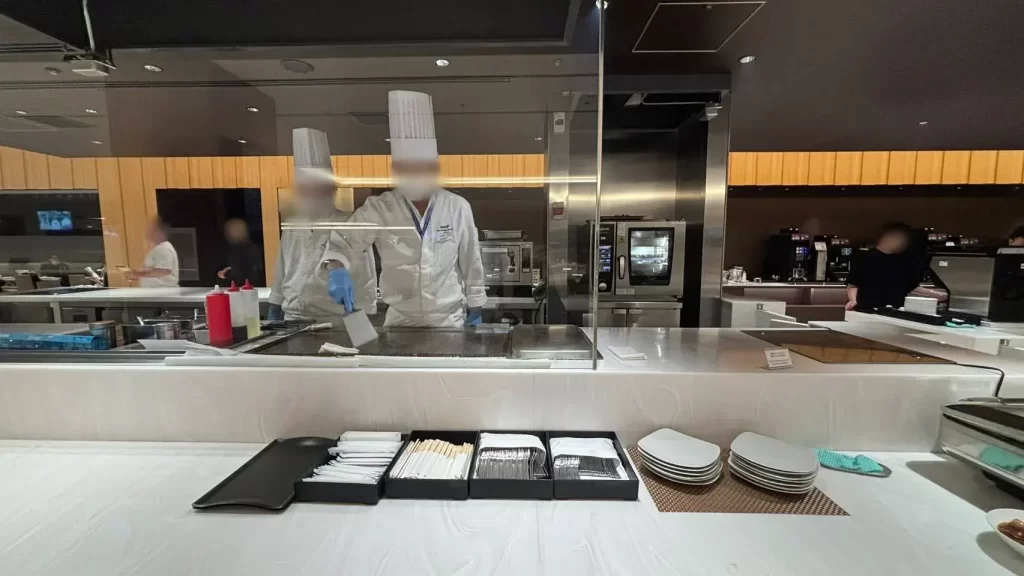 羽田空港国際線のANAラウンジ：ライブキッチン