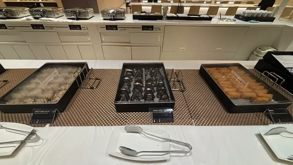 ANAラウンジ食事メニュー：おにぎりなど