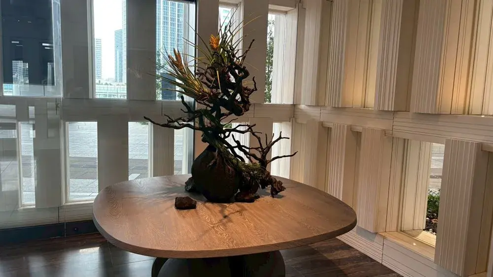 エントランスに飾られた生花