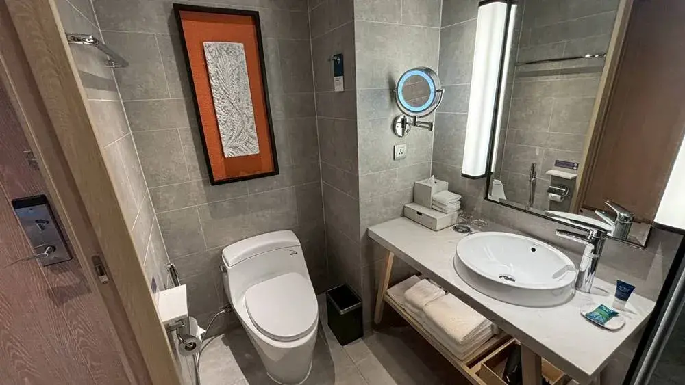 フォーポイントバイシェラトン・プーケット・パトンビーチ・リゾート|オーシャンビューツインバスルーム1