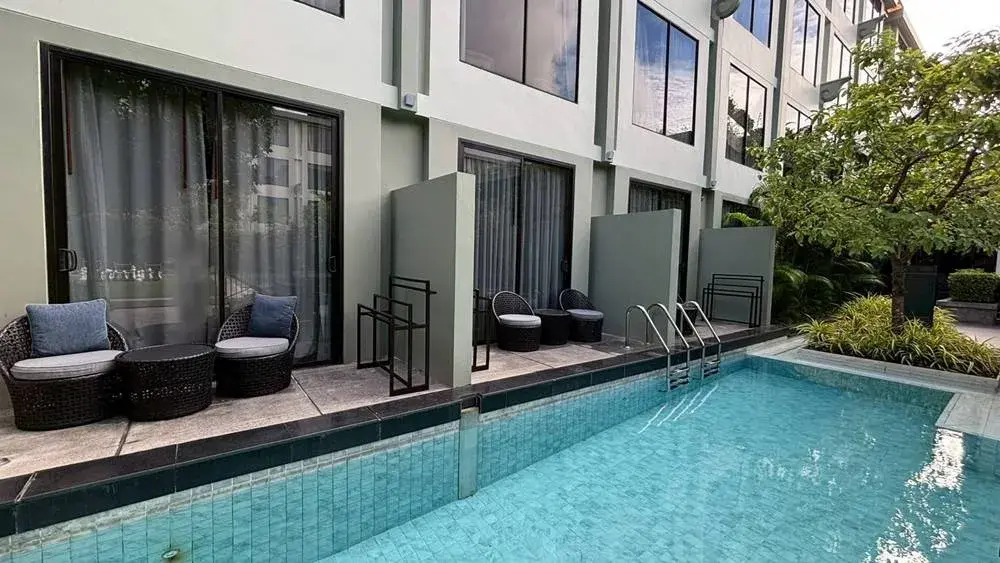 フォーポイント プーケット プールアクセス 部屋