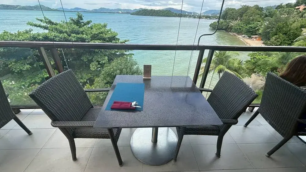 ウエスティン プーケット朝食会場:海沿いのアウトサイド席