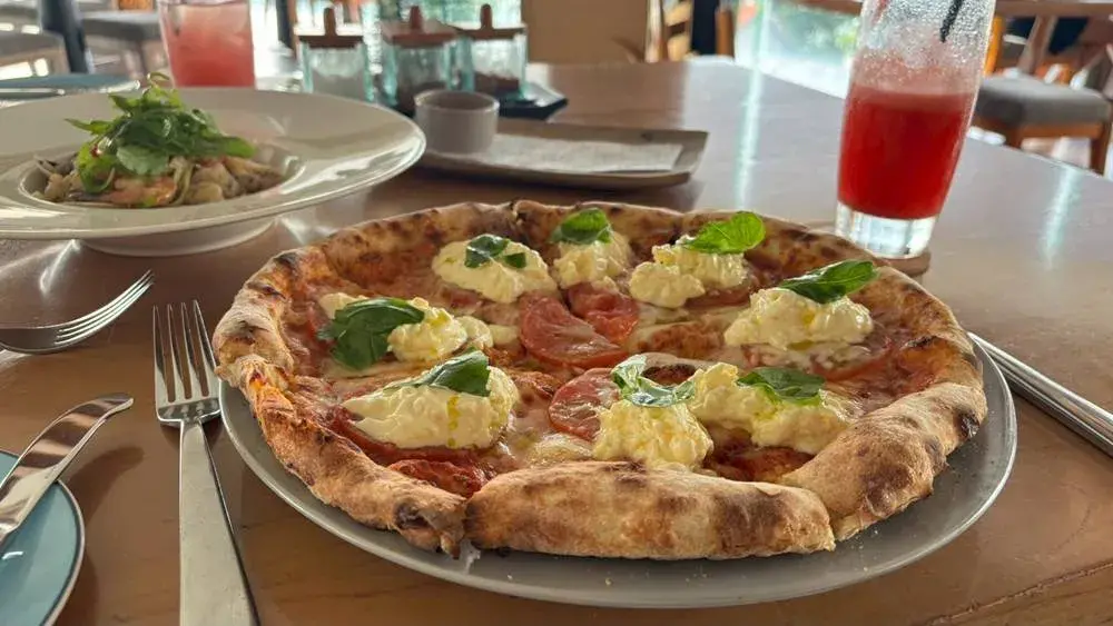 シェラトン・バリ・クタ・リゾート内にあるイタリアンレストラン「Bene Italian Kitchen」で提供されたピザ