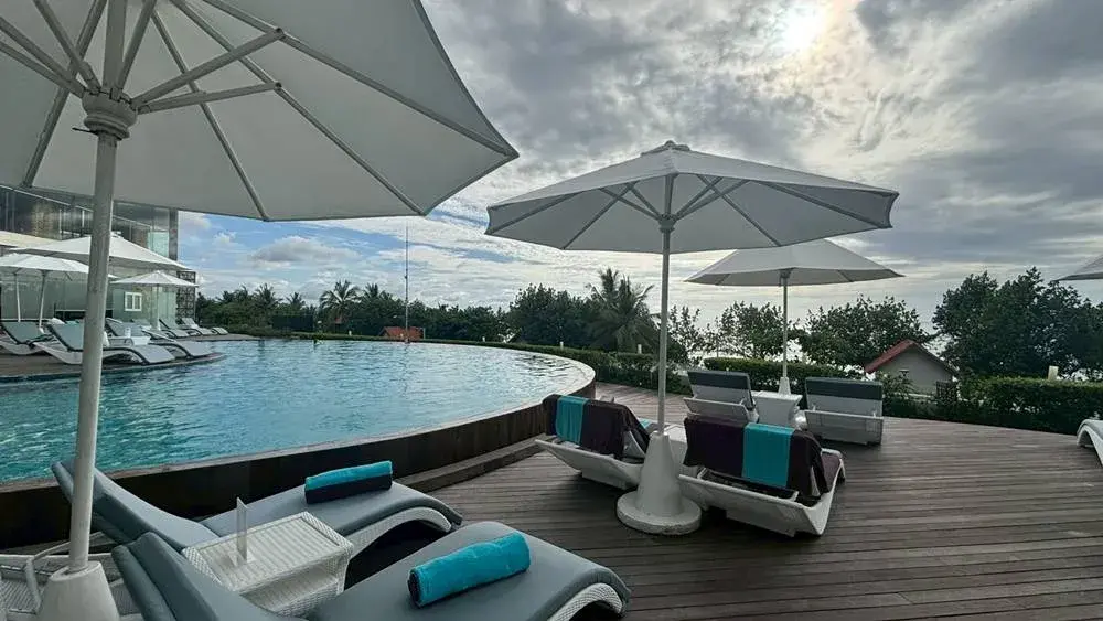 シェラトン・バリ・クタ・リゾートの海も見えるプール