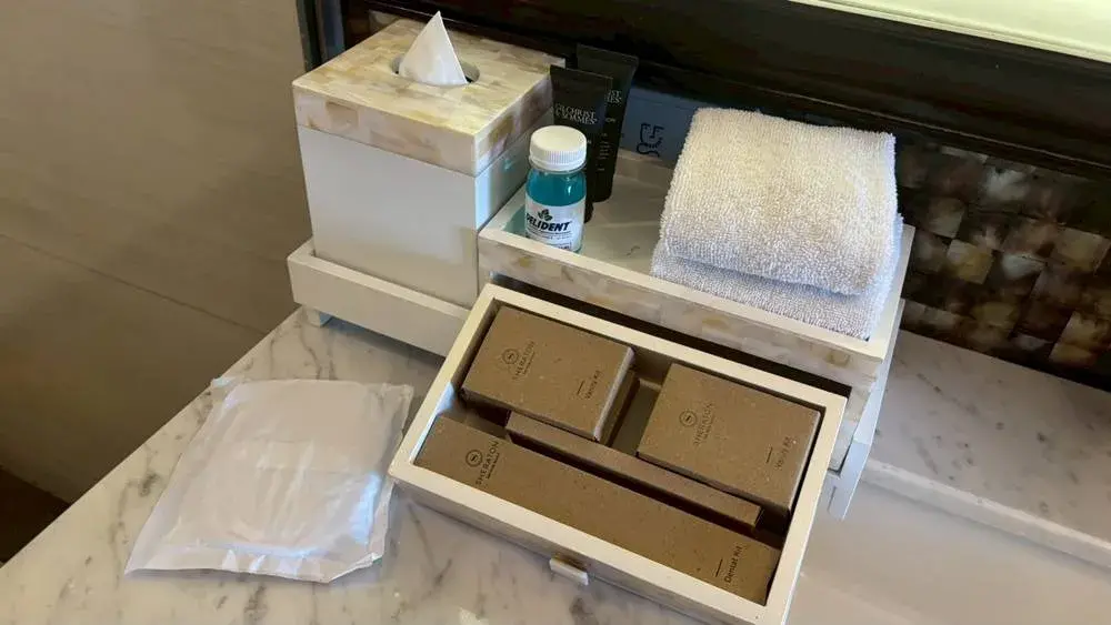 シェラトン・バリ・クタ・リゾートのアメニティが入ったケース