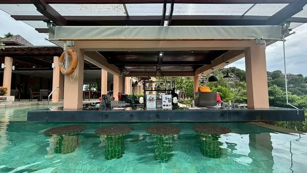 プーケット ウエスティンのホライゾンプールのバー②