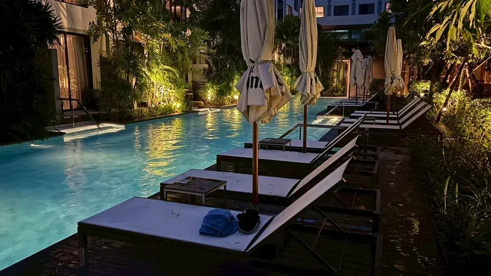 フォーポイント プーケット プールアクセス 部屋