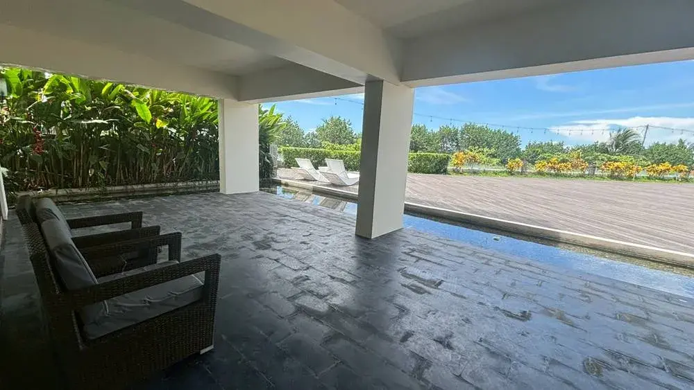 シェラトン・バリ・クタ・リゾートのプラチナ特典で、アップグレードされたスイートルームのベランダ