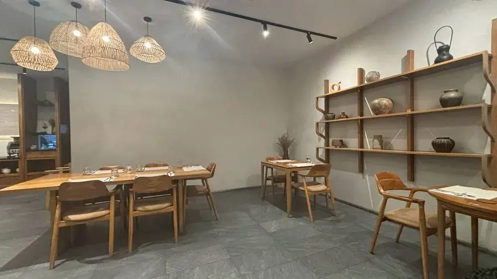 Eden Restaurant & Bar Patong|内装