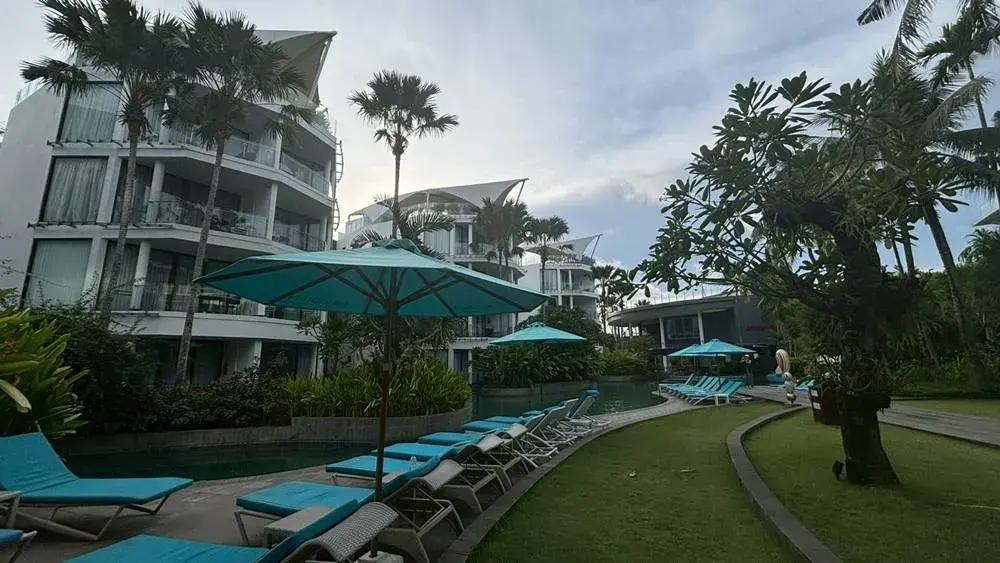 ル メリディアン バリ ジンバランのプールサイド