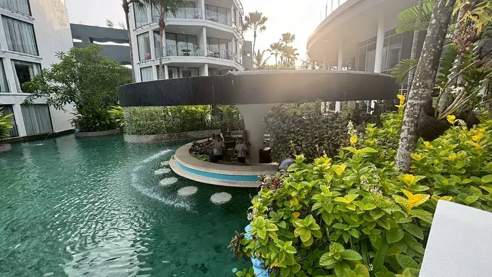 ル メリディアン バリ ジンバランのプールバー