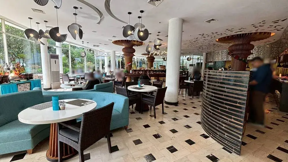 ル メリディアン バリ ジンバランの朝食「Bamboo Chic」内装