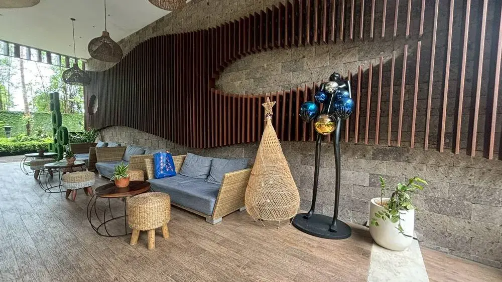 ル メリディアン バリ ジンバランの廊下：おしゃれな人型アート