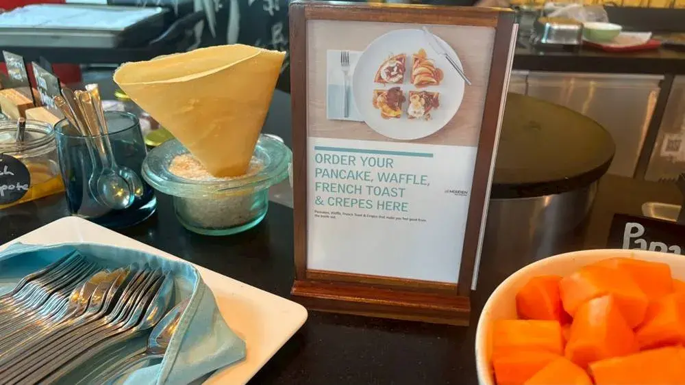 ル メリディアン バリ ジンバランの朝食「Bamboo Chic」クレープなど