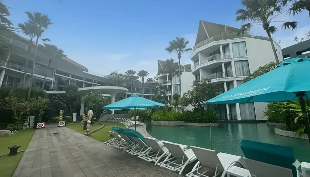 ル メリディアン バリ ジンバランのプールサイド