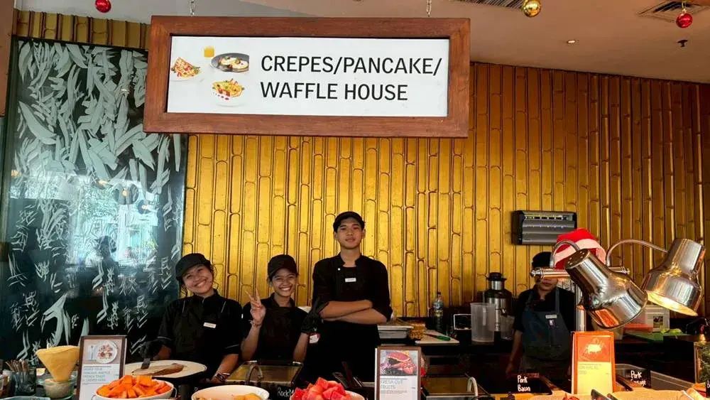 ル メリディアン バリ ジンバランの朝食「Bamboo Chic」スタッフ3名