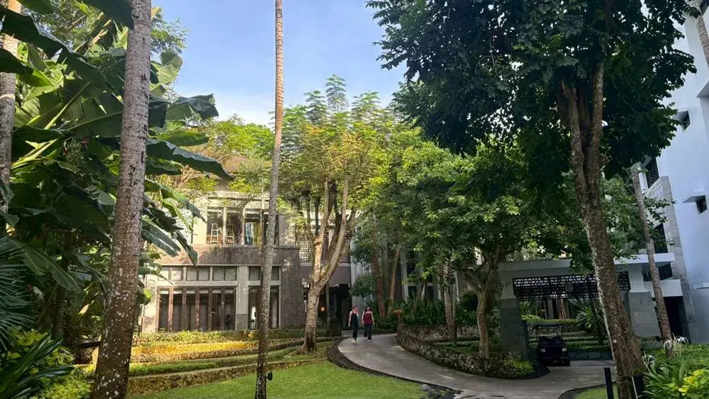 リッツカールトン・バリのジムに向かう道