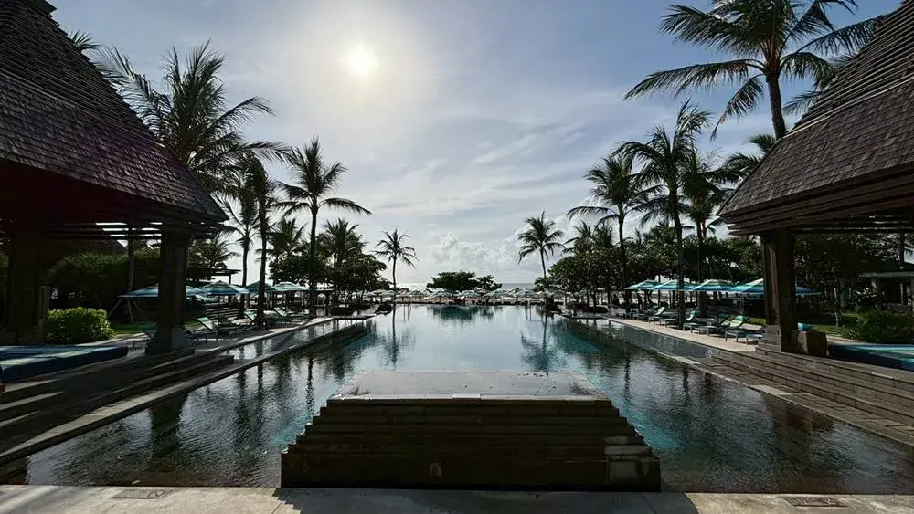 リッツカールトン・バリの人気のないプール