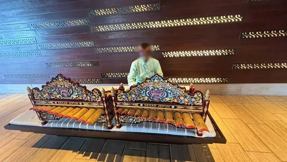 リッツカールトン・バリの無料アクティビティで演奏されていた民族楽器