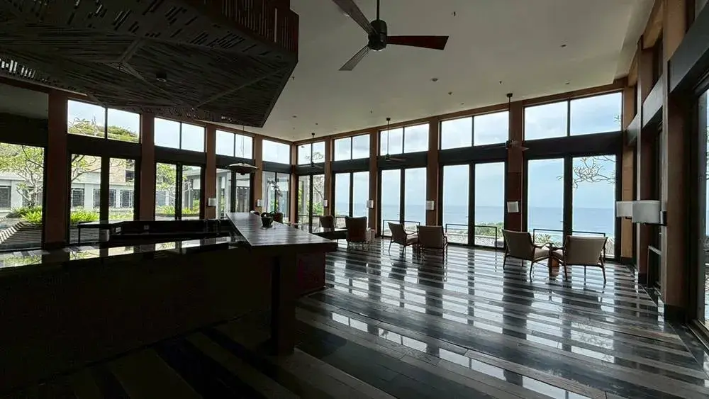 リッツカールトン・バリの閉鎖中のクラブラウンジ