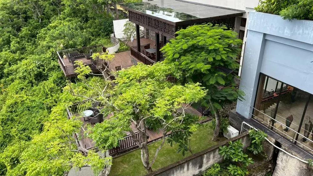 リッツカールトン・バリのロビーから見える木々