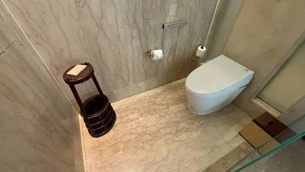 リッツカールトン・バリ：スイートルームのトイレ1