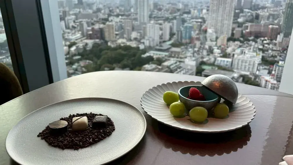 JWマリオット東京：お部屋に用意してあったチョコレートとフルーツ