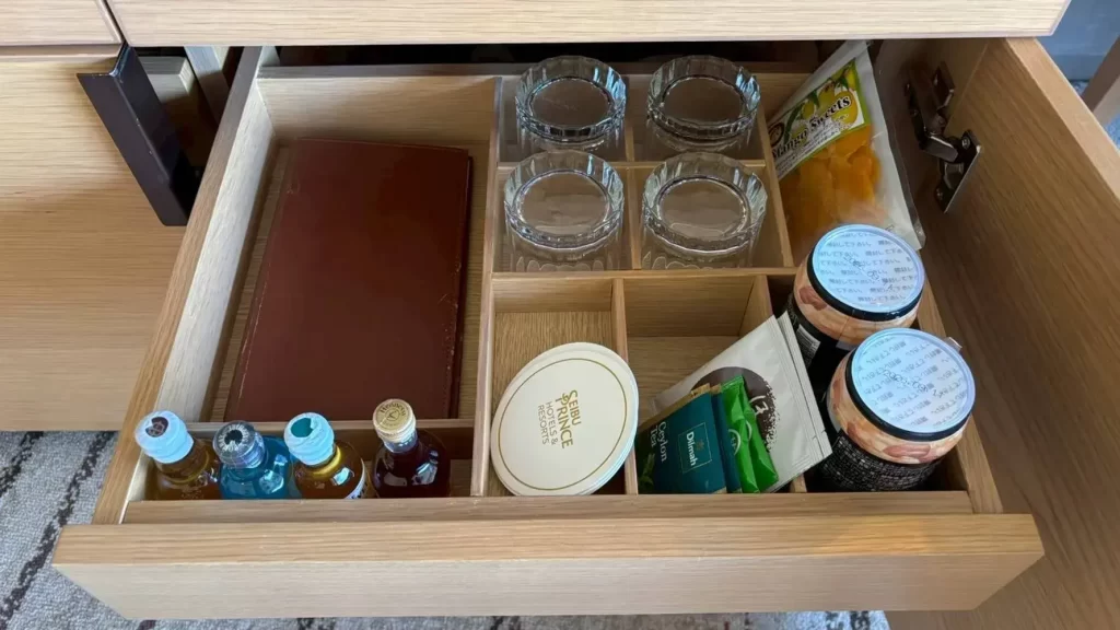 お茶や紅茶、有料のドリンク類